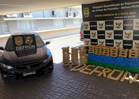 Carro roubado em São Paulo é apreendido com mais de meia tonelada de maconha em Dourados
